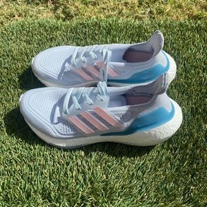 Women’s Adidas Ultraboost 21 Running shoes sz 6.5